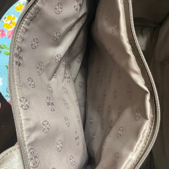 *SOLD* Tory Burch Leather Tote Bag in French Grey - Picture 6 of 9